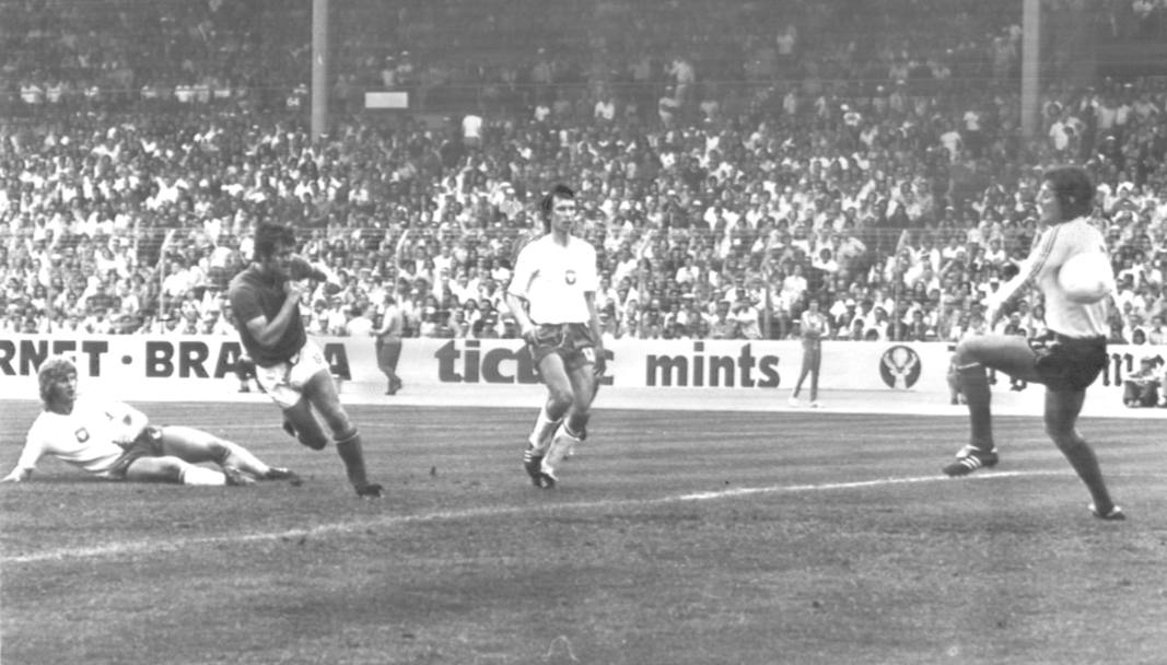 Stoccarda, 23 giugno 1974:  Italia -  Polonia 1 -2  Fabio Capello segna il gol della bandiera ma per gli azzurri sar l&#39;ultima partita della manifestazione